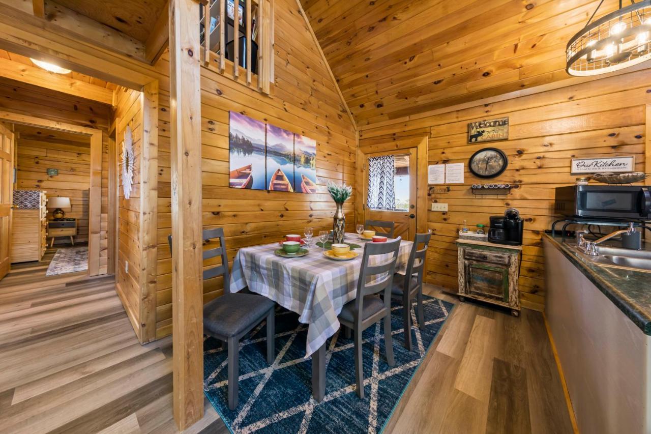 Serenity, A Rustic Log Cabin Retreat Sevierville Dış mekan fotoğraf